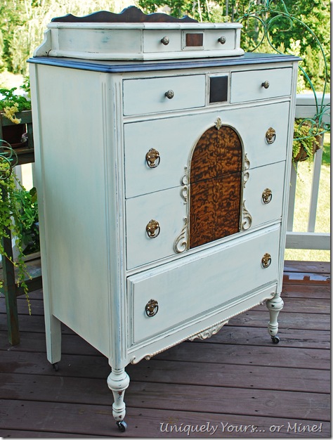 Old White painted chest of drawers