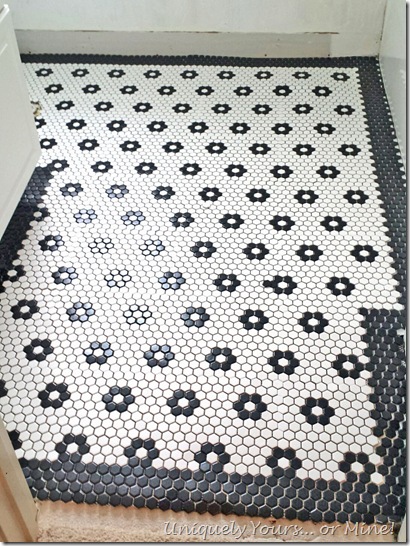 Dry layout of black and white mosaic tiles with flowers
